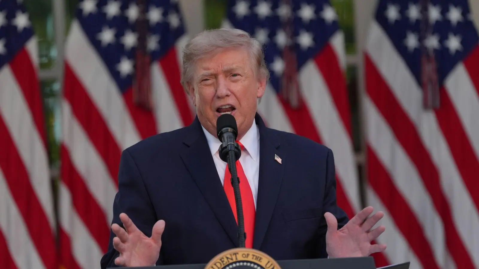 Trump macht Iran für Angriff auf Schiff verantwortlich. (Archivbild) (Foto: Jacquelyn Martin/AP/dpa)