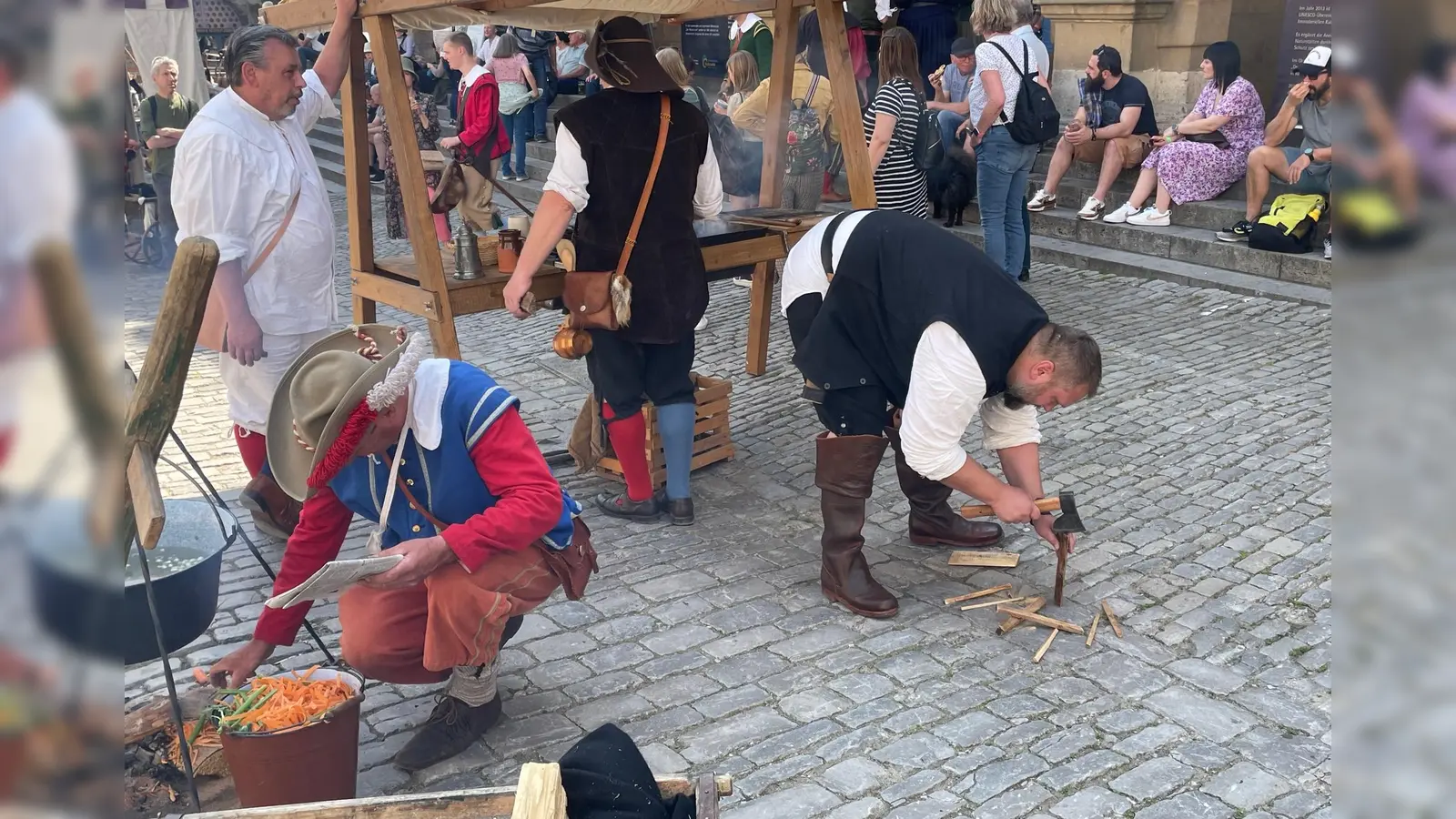 Zweiter Tag bei den Pfingsfestspielen in Rothenburg. Bei bestem Wetter gibt es überall in der Stadt mittelalterliches Treiben zu bewundern. (Foto: Gerhard Krämer)