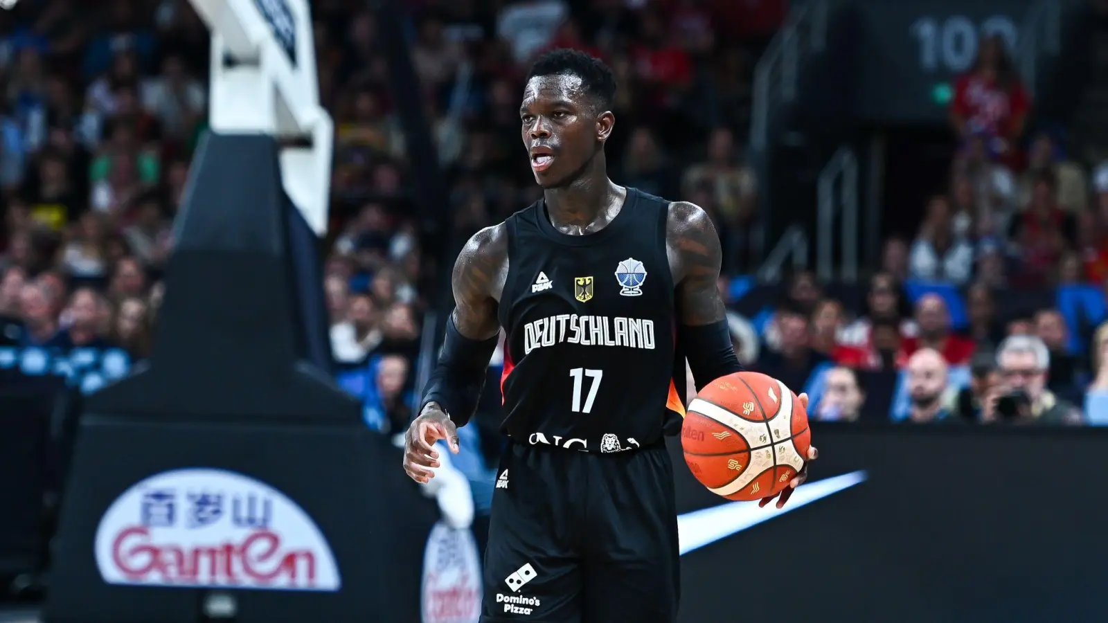 Dennis Schröder führt die goldene Generation an. (Foto: Stefanos Kyriazis/LiveMedia-IPA/ZUMA Press Wire/dpa)