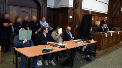 In einem Prozess gegen die Betreiber einer Plattform für Kinderpornografie sind die Urteile gesprochen worden (Archivbild). (Foto: Federico Gambarini/dpa)