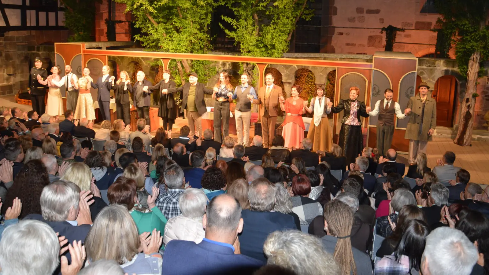Das nächtliche Flair der Kreuzgangspiele fasziniert immer wieder aufs Neue. (Foto: Peter Tippl)