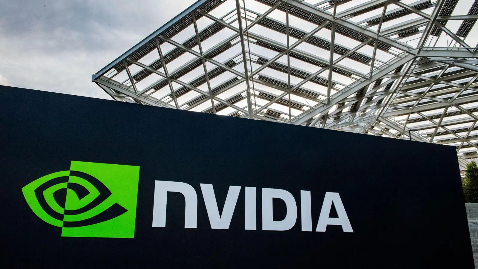 Nvidia will sich die KI-Plattform Hugging Face einverleiben. (Symbolbild) (Foto: Andrej Sokolow/dpa)