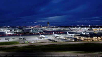 Mehrere Menschen hatten am Abend Drohnen über dem Flughafen in München gesichtet. (Archivbild) (Foto: Karl-Josef Hildenbrand/dpa)