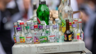 Die Preise für Wein, Spirituosen oder Bier liegen in Deutschland 14 Prozent unter dem Durchschnittswert der Europäischen Union. (Symbolbild) (Foto: Thomas Banneyer/dpa)