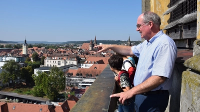 Den Kirchturm von St. Ludwig erklomm 2024 eine Feriengruppe mit Historiker und Stadtführer Alexander Biernoth. Diesmal bietet er wieder, wie schon oft, einen ganzen Türmemarathon an. (Archivfoto: Florian Schwab)