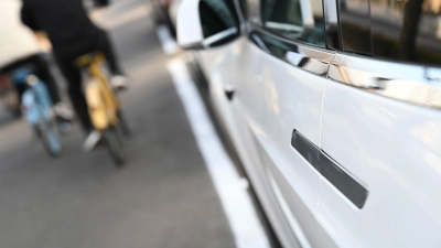 Die Türgriffe hatten bei Unfällen für Probleme gesorgt.  (Foto: Johannes Neudecker/dpa)