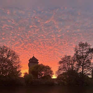 Flammende Silhouette - gesehen in Rothenburg (Foto: Erich Kirchgäßner)