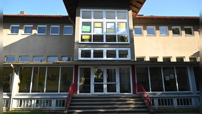 Die Schülerinnen und Schüler der Grundschule in Leutershausen haben ab dem kommenden Schuljahr einen Anspruch auf ganztägige Betreuung. Die Stadt geht deshalb davon aus, dass sie ihr bestehendes Angebot ausbauen muss. Doch die personellen Ressourcen sind schon jetzt knapp. (Foto: Wolfgang Grebenhof)