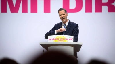Gibt sich bei seiner Bewerbungsrede für den Parteivorsitz kämpferisch: Christian Dürr.  (Foto: Bernd von Jutrczenka/dpa)