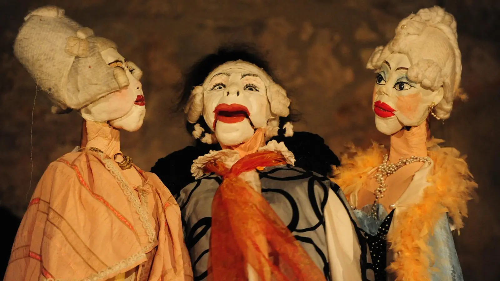 Casanova und seine Eroberungen: Mit venezianischen Puppen inszeniert das Sommertheater ein Spiel mit Verführung und Theatermagie. Auf der Bühne wird Schauspieler Klaus Tkacz stehen. (Foto: Oliver Carl)