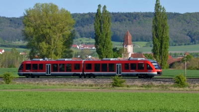 Die Züge zwischen Neustadt/Aisch und Steinach stehen derzeit still. Grund ist eine Streckensperrung. (Symbolbild: Johannes Hirschlach)