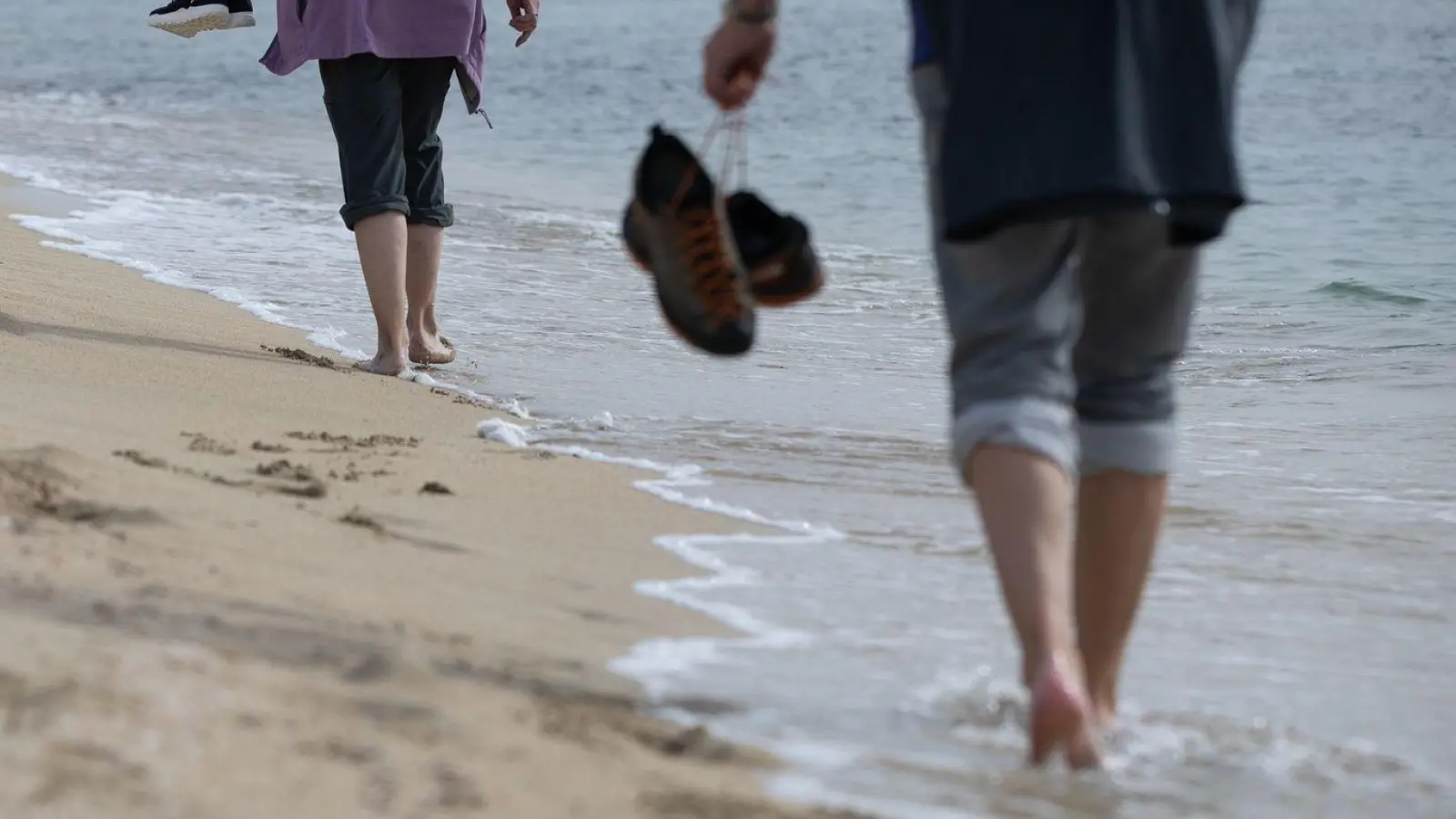 Sommer, Sonne, Strand: Zu den beliebtesten Reisezielen der Deutschen zählt wieder einmal Spanien. (Archivbild) (Foto: Clara Margais/dpa)