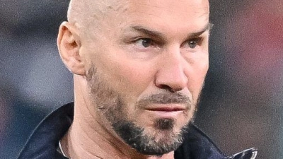 Hoffenheim-Trainer Christian Ilzer sprich mit Torhüter Oliver Baumann. (Foto: Harry Langer/dpa)