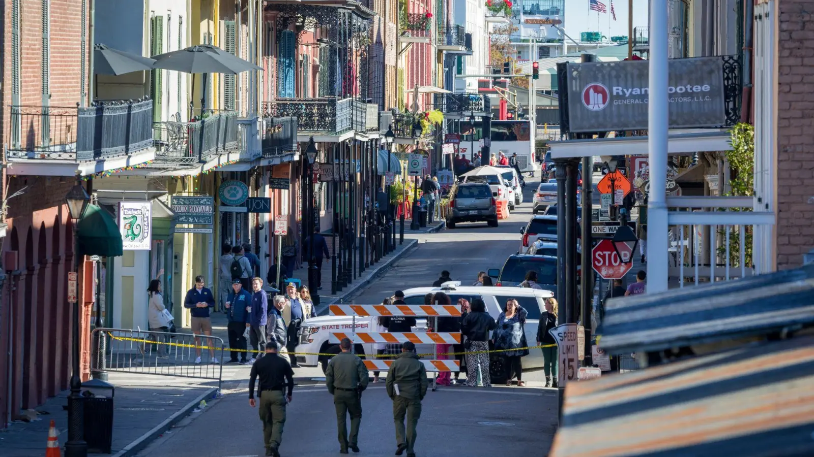 Mindestens 14 Menschen wurden in der Silvesternacht getötet, als ein Mann mit einem Pick-up-Truck in Feiernde in einem beliebten Ausgehviertel raste. (Foto: Chris Granger/The Times-Picayune/The New Orleans Advocate/AP/dpa)