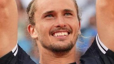 Am Ziel seiner Träume angelangt: Alexander Zverev (Foto: Christophe Ena/AP/dpa)