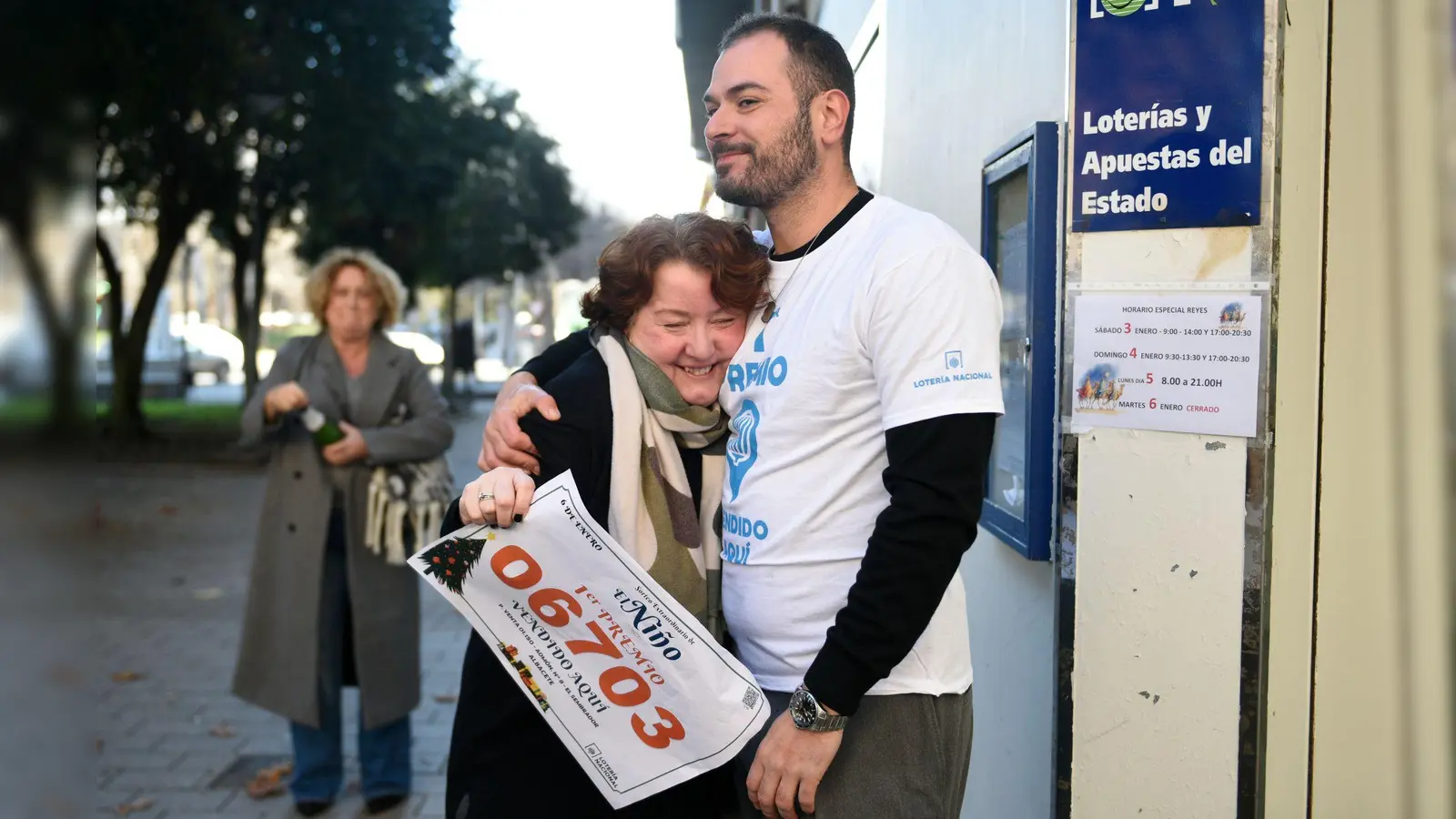 Der Hauptgewinn bei der diesjährigen Jesuskind-Lotterie entfällt dieses Jahr auf die Losnummer 06.703. (Foto: Víctor Fernández/EUROPA PRESS/dpa)
