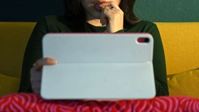 Vorgaben oder Freiwilligkeit? Streamingdienste sollen in Deutschland nicht nur kassieren. (Foto: Elisa Schu/dpa)