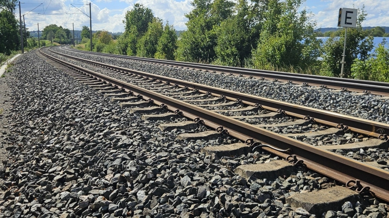 Kein Zug in Sicht: Die Bahnstrecke zwischen Wiedersbach und Dombühl bleibt weiterhin gesperrt.  (Foto: Wolfgang Grebenhof)