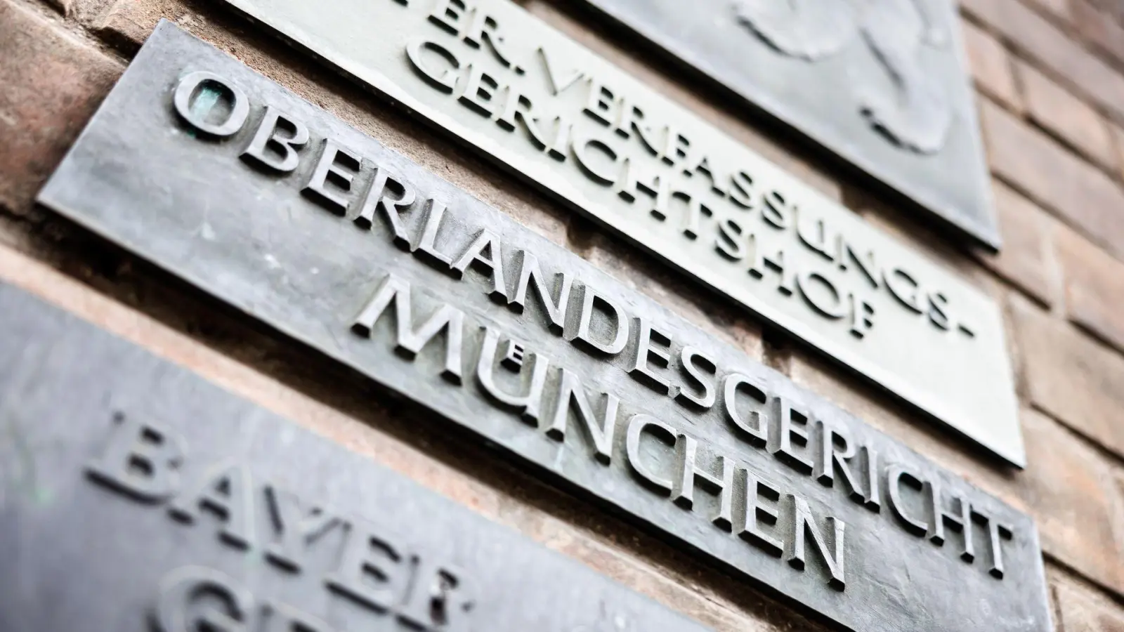 Ein neuer Commercial Court am Oberlandesgericht München soll helfen, bei großen Wirtschaftsstreitigkeiten in Bayern juristische Lösungen fernab von internationalen Schiedsgerichten zu finden. (Illustration) (Foto: Matthias Balk/dpa)