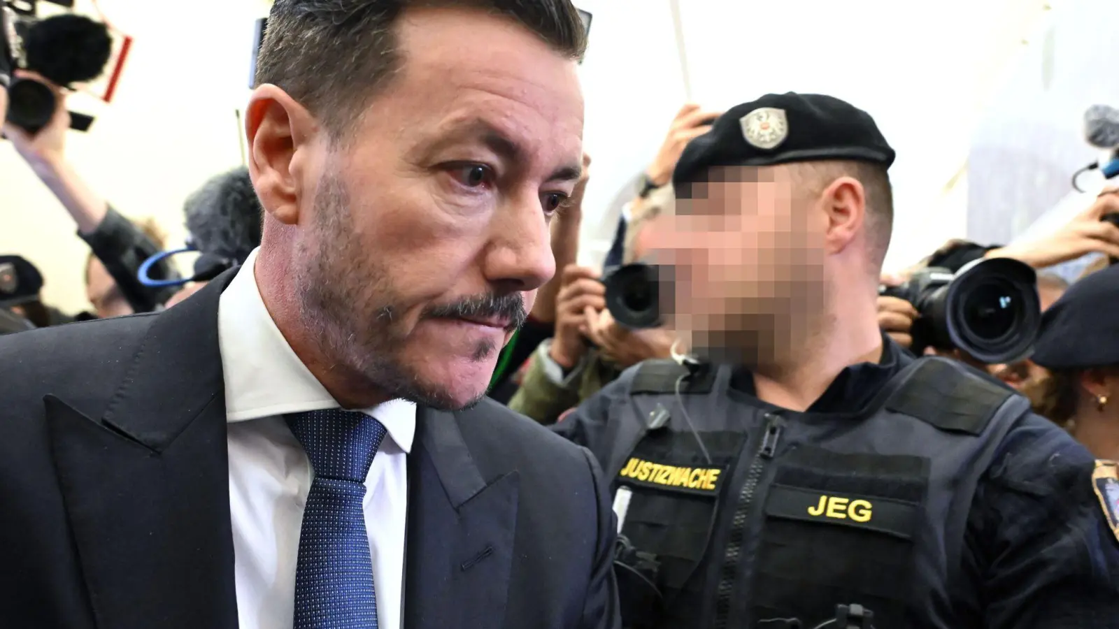 Wenige Wochen nach seinem ersten Prozess muss sich der Ex-Milliardär René Benko erneut vor Gericht verantworten (Foto: Barbara Gindl/APA/dpa)