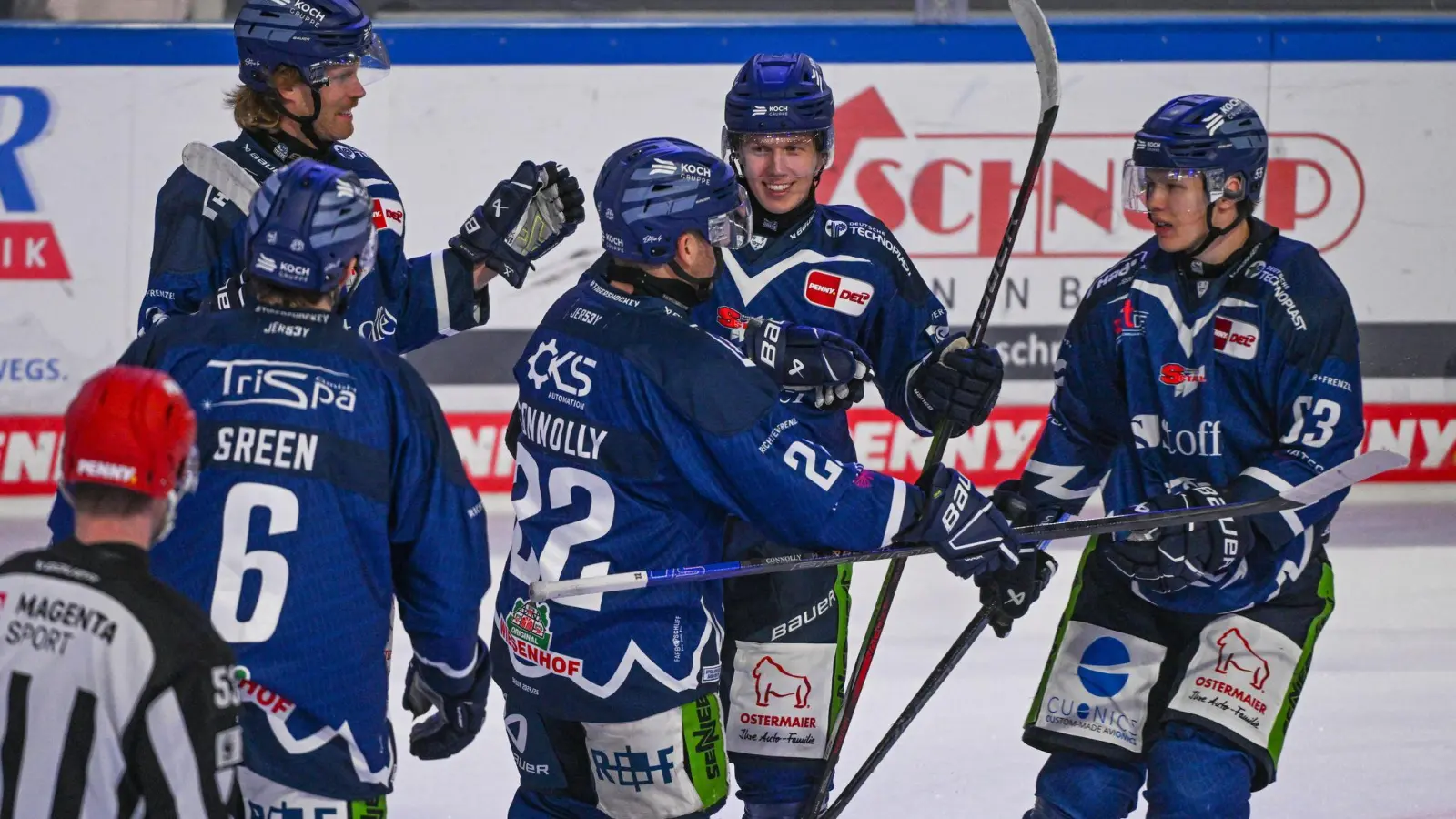 Die Straubing Tigers stehen nach dem Erfolg in Frankfurt im Playoff-Viertelfinale. (Foto: Armin Weigel/dpa)