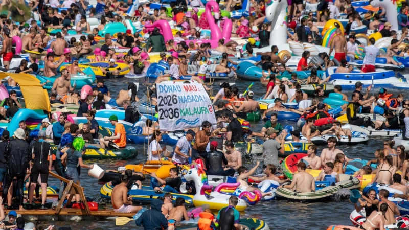 Einmal im Jahr wird der Montag in Ulm ordentlich gefeiert. (Foto: Stefan Puchner/dpa)