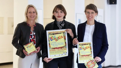 Stellen das Programm des LeseSpaß 2024 vor: Stefanie Fechter, Präsidentin des Lions Club Ansbach Christiane Charlotte, die LeseSpaß-Organisatorin Kathleen Schnabel und Kulturreferentin Nadja Wilhelm. (Foto: Thomas Wirth)