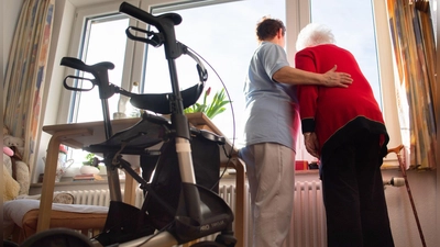 Gesetzliche Grundlage schützt Bewohner: Das Wohn- und Betreuungsvertragsgesetz (WBVG) regelt die Rechte und Pflichten bei der Kündigung von Pflegeheimverträgen. (Foto: Tom Weller/dpa/dpa-tmn)