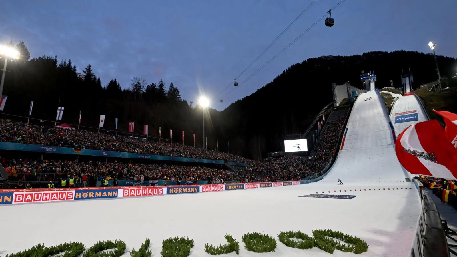 Finden in der Oberstdorfer Skisprung-Arena 2031 wieder Weltmeisterschaften statt? (Foto: Angelika Warmuth/dpa)