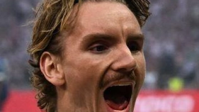 Geht er oder bleibt er? Ein möglicher Wechsel von Nick Woltemade vom VfB Stuttgart zum FC Bayern bietet reichlich Gesprächsstoff. (Foto: Federico Gambarini/dpa)
