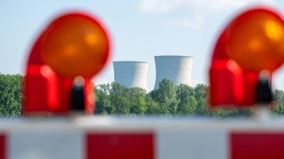 Um das Kraftwerk gilt während der Sprengung ein Sperrbereich. (Archivbild) (Foto: Stefan Puchner/dpa)