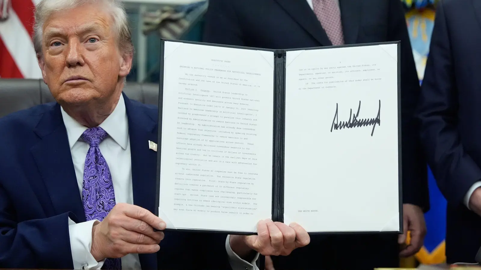 Donald Trump will KI-Gesetze einzelner Bundesstaaten eindämmen. (Archivbild) (Foto: Alex Brandon/AP/dpa)
