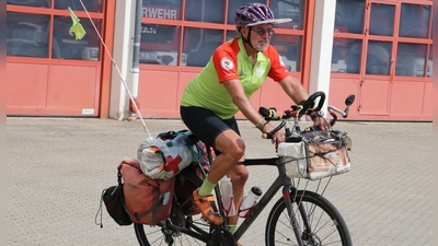 Jörg Richter radelt noch bis nach Sizilien – und bekam in der Ansbacher Feuerwache Obdach. (Foto: Alexander Biernoth)