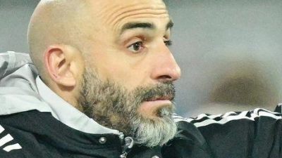 Javier Pinola vertrat den gesperrten Chefcoach Miroslav Klose. (Foto: Uwe Anspach/dpa)