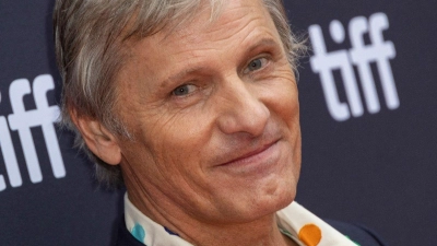 Viggo Mortensen kommt zu einer Premiere. (Foto: Joel C Ryan/Invision/AP/dpa/Archivbild)