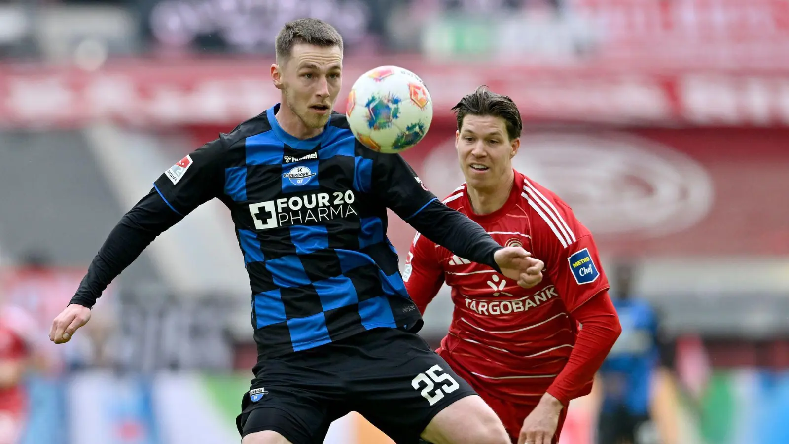 Paderborn gab eine Führung in Düsseldorf noch aus der Hand. (Foto: Anke Waelischmiller/dpa)