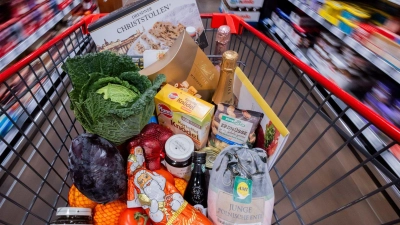 Die Stimmung der Verbraucher in Deutschland wird in den nächsten Wochen Experten zufolge nicht wesentlich besser (Symbolbild).  (Foto: Rolf Vennenbernd/dpa)