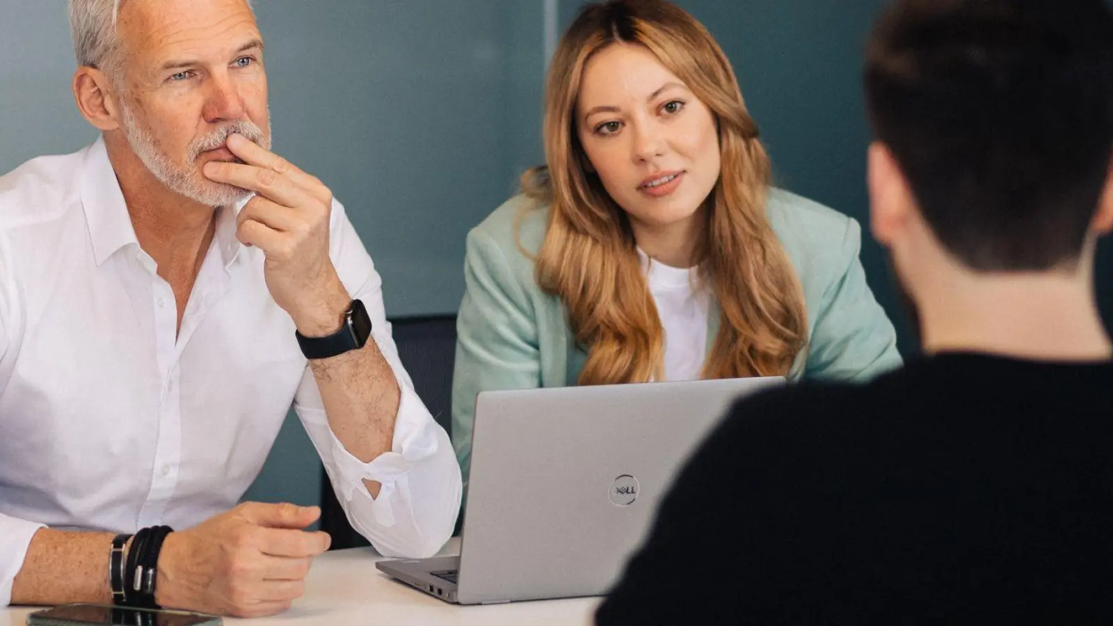 „Was für ein Haushaltsgerät wären Sie?“ Solche skurrilen Fragen im Jobinterview sollen zeigen, welche Persönlichkeit ein Bewerber oder eine Bewerberin mitbringt.  (Foto: Zacharie Scheurer/dpa-tmn)