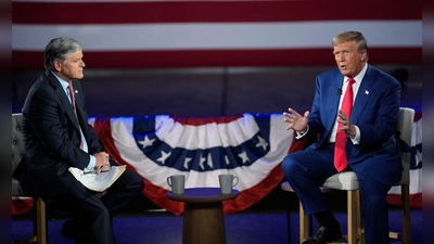 Trump hat Hannity schon öfter Interviews gegeben - auch im Wahlkampf. (Archivbild) (Foto: Evan Vucci/AP)