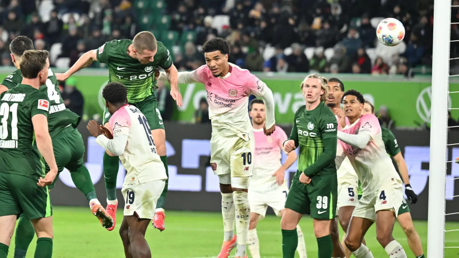 Das Kopfballtor von Denis Vavro war für den VfL Wolfsburg zu wenig. (Foto: Swen Pförtner/dpa)