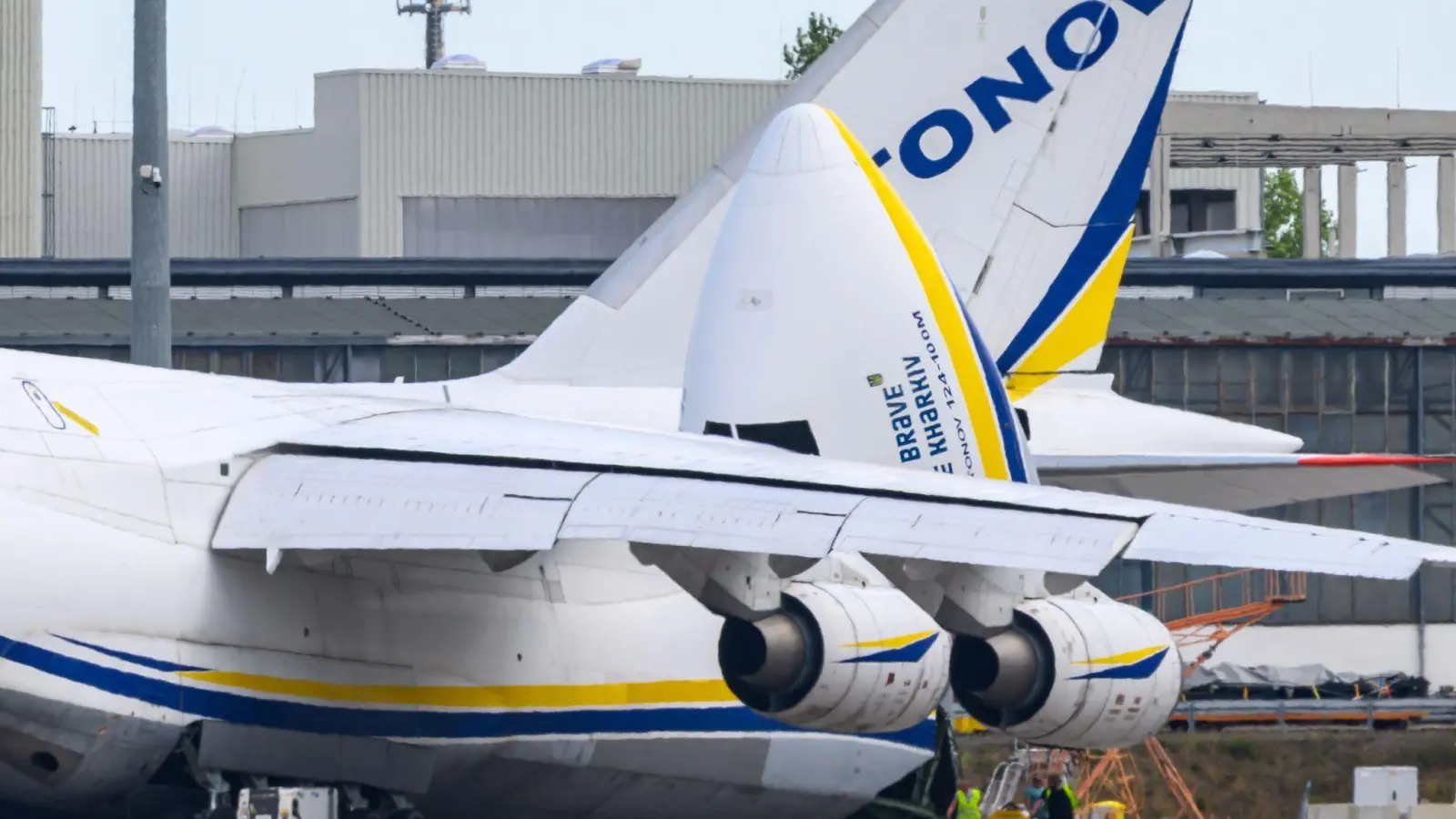 Bis heute hat sich die Bundesregierung nicht öffentlich dazu geäußert, wer aus ihrer Sicht hinter der Drohnen-Attacke auf dem Leipziger Flughafen steckt. (Archivbild)  (Foto: Hendrik Schmidt/dpa)