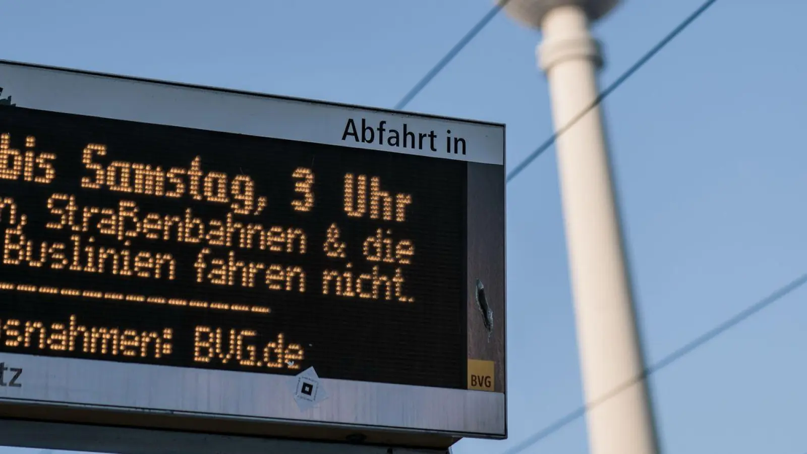 Verdi ruft zum nächsten Warnstreik bei der BVG auf. (Archivbild) (Foto: Carsten Koall/dpa)