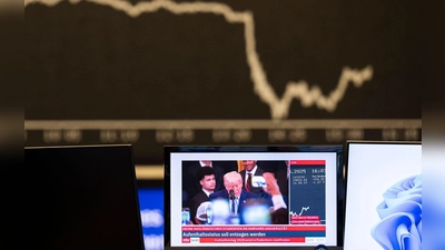 Nach Trumps Ankündigung rutscht der Dax ab.  (Foto: Boris Roessler/dpa)