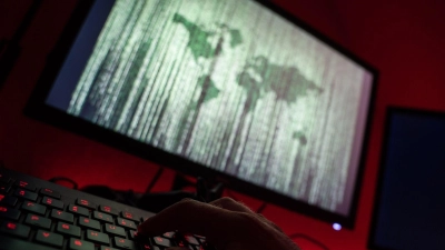 Ermittler in Bayern deckten einen großen Fall von Drogenhandel im Darknet auf. (Symbolbild) (Foto: Nicolas Armer/dpa)