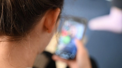 Auch am Smartphone: Werden digitale Dienste schleichend immer schlechter, spricht man von Enshittifizierung. (Foto: Niklas Graeber/dpa/dpa-tmn)