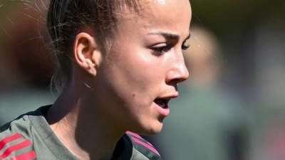 Fußball-Nationalspielerin Giulia Gwinn im Abschlusstraining zum Champions-League-Halbfinale gegen den FC Barcelona.  (Foto: Sven Hoppe/dpa)