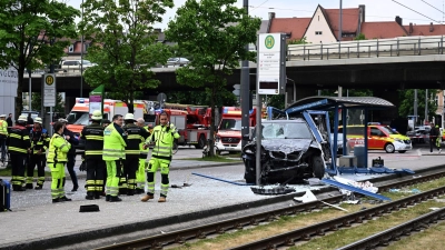 Nach dem Unfall starben zwei Menschen Tage später an ihren Verletzungen. (Archivbild) (Foto: Felix Hörhager/dpa)