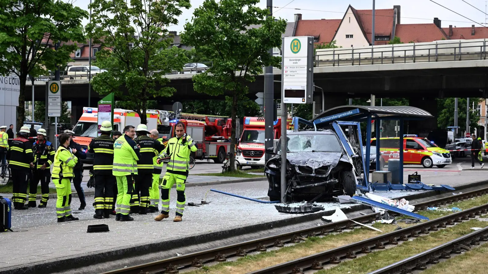 Nach dem Unfall starben zwei Menschen Tage später an ihren Verletzungen. (Archivbild) (Foto: Felix Hörhager/dpa)