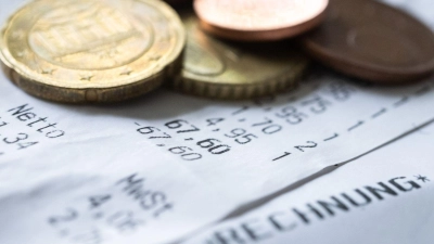 Die Inflation in Bayern ist den dritten Monat in Folge gestiegen. (Symbolbild) (Foto: Marijan Murat/dpa)