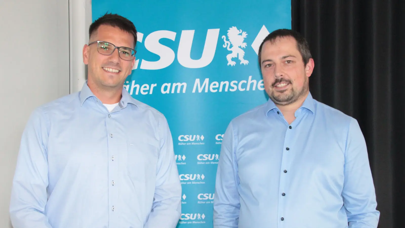 Andre Höger (re.) geht für die CSU als Bürgermeisterkandidat ins Rennen. Ortsvorsitzender Johannes Popp lobte den Stadtrat für sein Engagement in vielen Bereichen. (Foto: Robert Maurer)